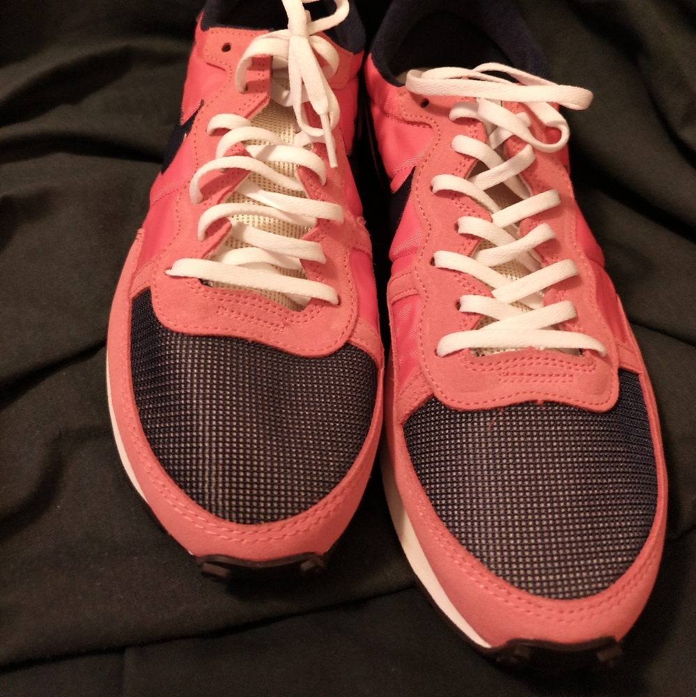 Nike Men Coral and Navy Sneakers